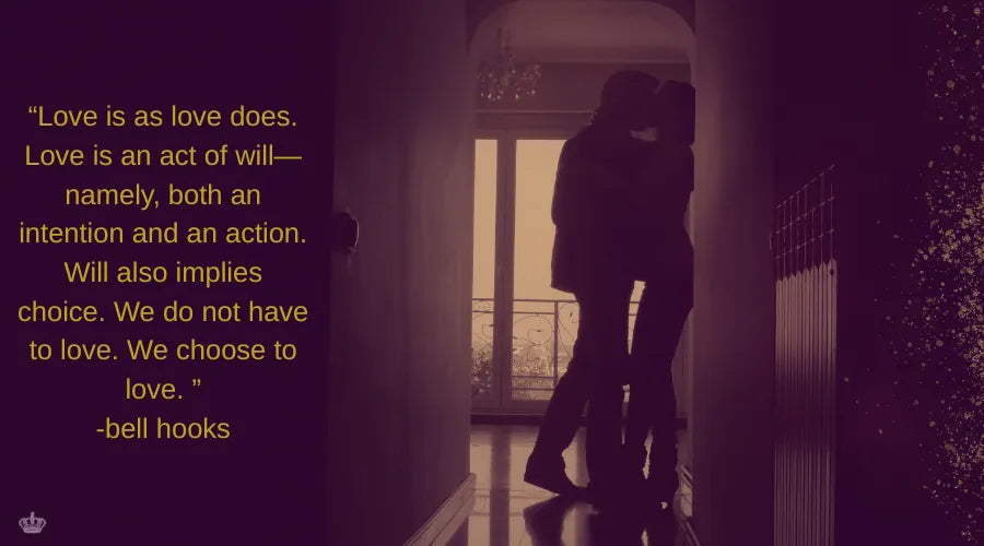 Twee partners die zelfliefde en verbinding in hun relatie ervaren als basis voor een gezonde seksuele dynamiek