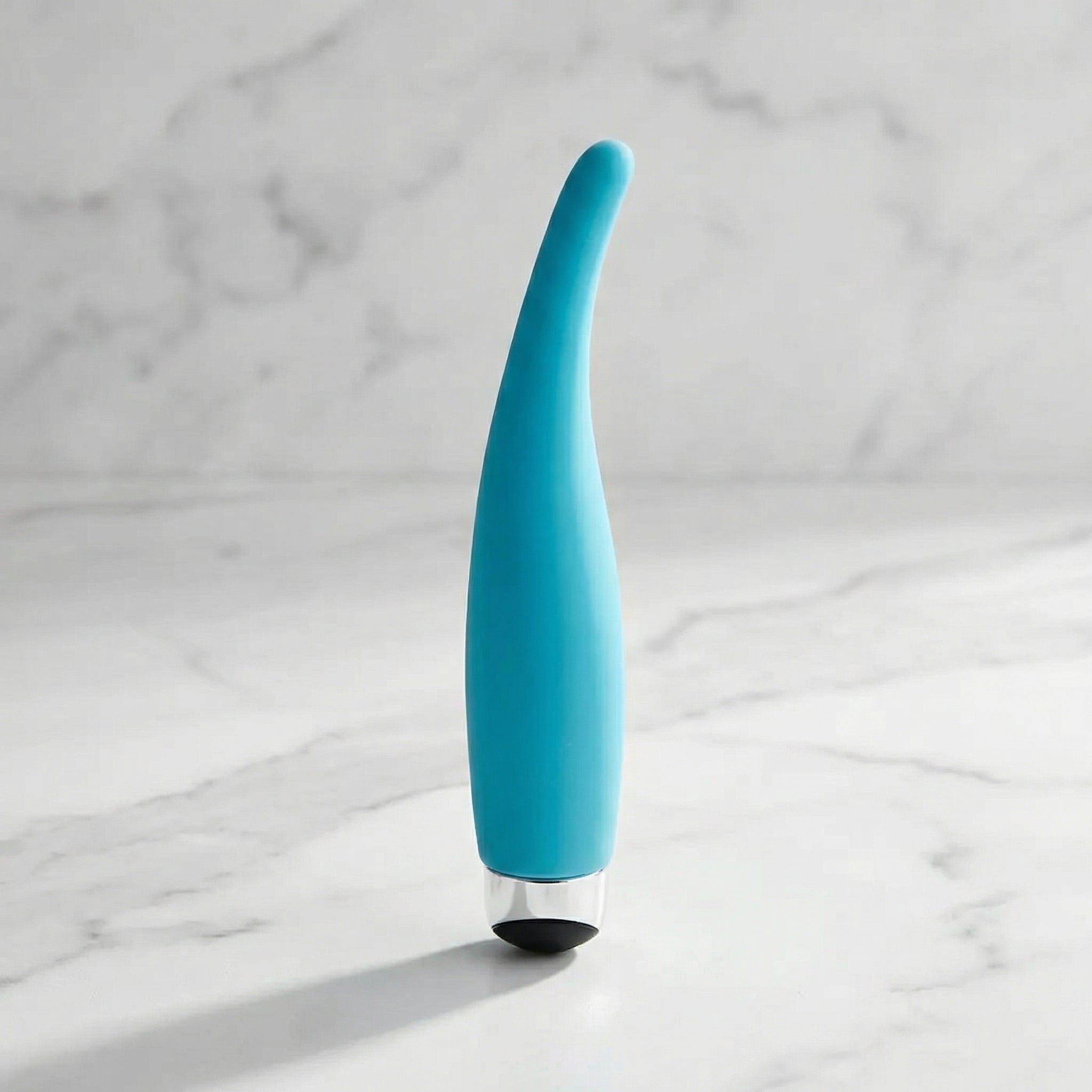 Happiness Happy vibrator in vooraanzicht op neutrale achtergrond, ergonomisch ontwerp voor intieme wellness