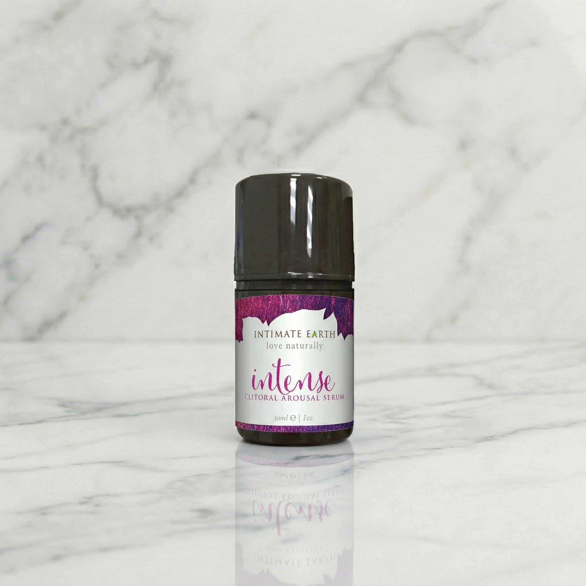 Intense stimulerende serum van Intimate Earth door De Paarse Keizerin op witte achtergrond