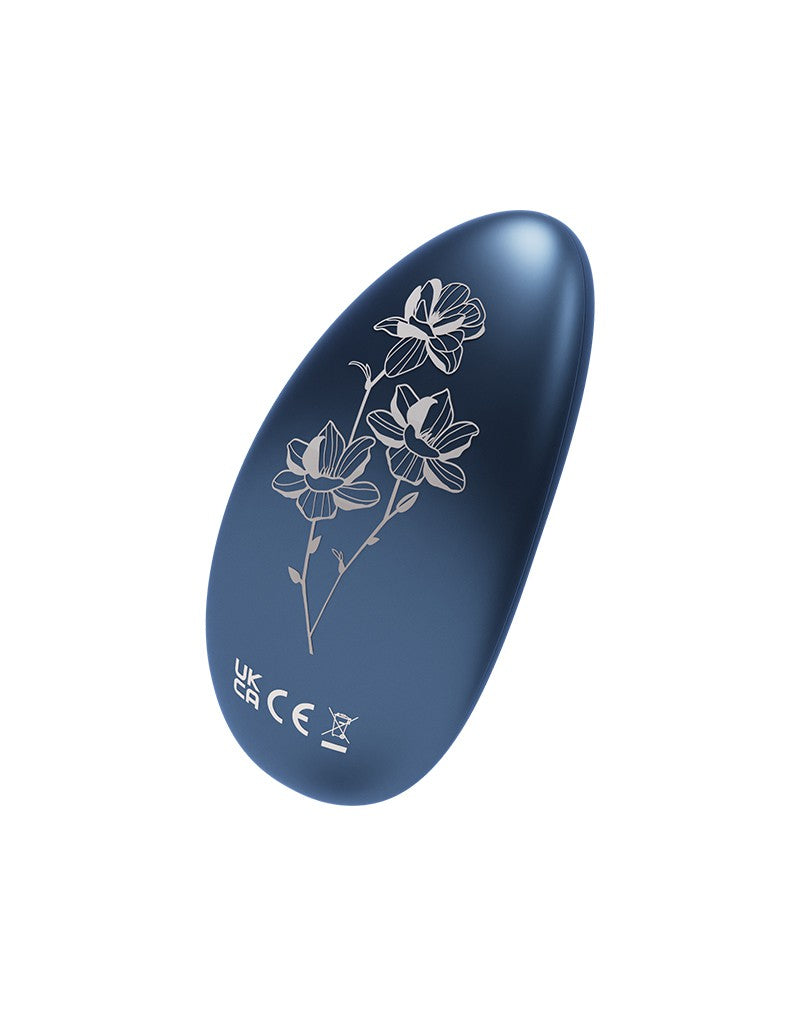 Lelo Nea 3 clitorisvibrator in donkerblauw metallic siliconen met wit bloemmotief, compacte ovale vorm