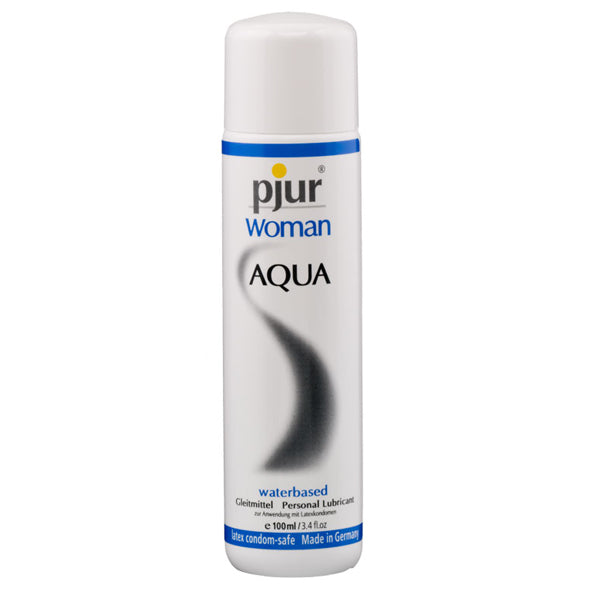Witte fles pjur Woman Aqua waterbasis glijmiddel 100 ml met grijs golfontwerp op witte achtergrond